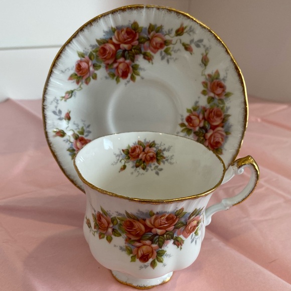 EUC Vtg Paragon Bone China Teacup and Saucer in Pattern “Elizabeth Rose” - Picture 7 of 11